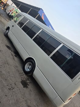 Bus Mitsubishi Rosa 2018 diesel 30 places, manuelle, jusqu\'au port