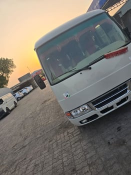 Bus Mitsubishi Rosa 2018 diesel 30 places, manuelle, jusqu\'au port