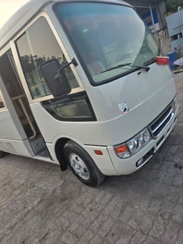 Bus Mitsubishi Rosa 2018 diesel 30 places, manuelle, jusqu\'au port