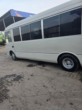 Bus Mitsubishi Rosa 2018 diesel 30 places, manuelle, jusqu\'au port