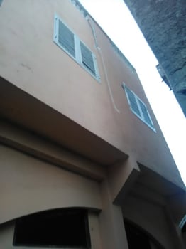 Appartement F2 à louer proche école, cité du stade laire