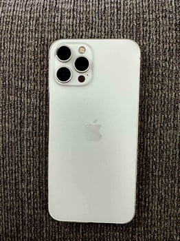 iPhone 12 Pro Max 128 Go Blanc en parfait état