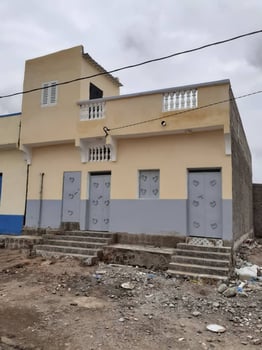 Maison F3 récente avec terrasse et titre foncier à Cité Nasib