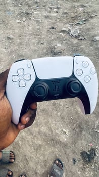 Manette PS5 neuve, prix négociable