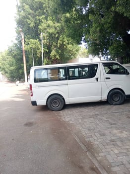 Minibus en excellent état - 2023, climatiseur, confortable