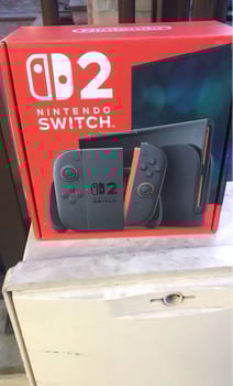 Nintendo Switch 2 + Mario Kart, état neuf, boîte d\'origine