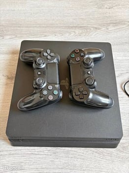 PS4 slim avec 2 manettes et jeux - excellent état