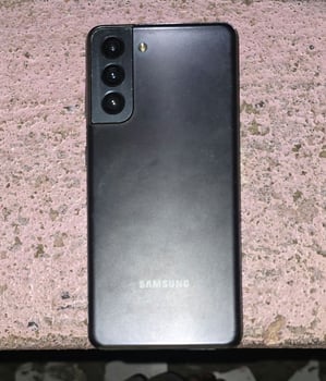 Samsung S21 Ultra 5G, excellent état + Redmi Note 11 Pro offert