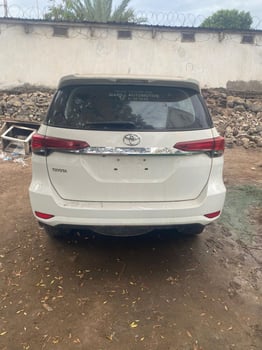 Toyota Fortuner 2019, boîte manuelle, faible kilométrage