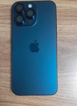 iPhone 15 Pro Max Bleu Titane 256 Go + Accessoires - Prix négociable