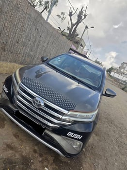 4 VOITURES A VENDRE excellent prix -Mitsubishi L200 AUTOMATIQUE 2022 & la Marqués MG 2016 & HYUNDAI CRETA 2023 noir & TOYOTA RUSH 2020