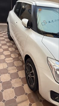 4 voitures à vendre - SUZUKI SWIFT 4 500 km 2022 & la Marqués MG 2016 & HYUNDAI CRETA 2023 noir & HYUNDAI SANTÉ FE 2016