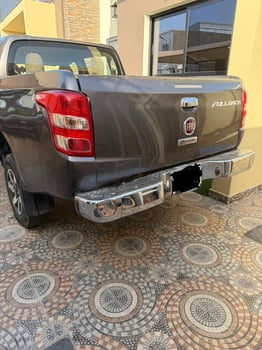 4 voitures à vendre - SUZUKI SWIFT 4 500 km 2022 & FIAT FULLBACK 2018 & HYUNDAI CRETA 2023 noir & HYUNDAI SANTÉ FE 2016