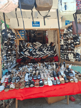 Magasin de chaussures avec stock à Place Mahamoud Harbi