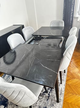 Ensemble salle à manger complète avec 6 chaises et meubles assortis en excellent état