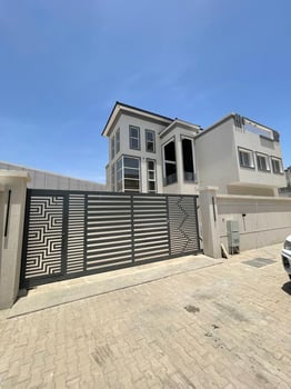 Villa moderne G+2 haut standing avec piscine et parking à louer à Haramous