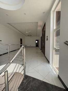 Villa moderne G+2 haut standing avec piscine et parking à louer à Haramous