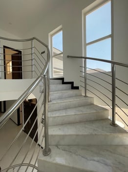 Villa moderne G+2 haut standing avec piscine et parking à louer à Haramous