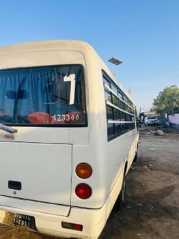 Mitsubishi Rosa 30 places, en bon état, idéal pour transport scolaire ou touristique