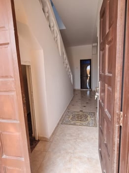 VILLA À LOUER SITUÉ HARAMOUS IDÉAL POUR RESIDENCE ET ENTIÈREMENT CLIMATISÉE