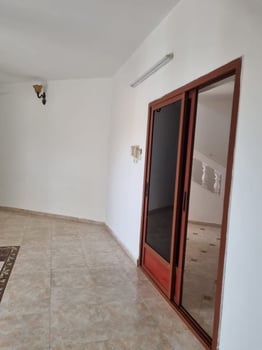 VILLA À LOUER SITUÉ HARAMOUS IDÉAL POUR RESIDENCE ET ENTIÈREMENT CLIMATISÉE