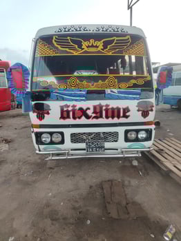 Mitsubishi Rosa 30 places, diesel, excellent état, idéal transport scolaire ou entreprise