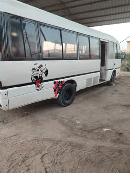 Mitsubishi Rosa 30 places, diesel, excellent état, idéal transport scolaire ou entreprise