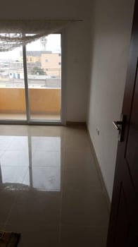 Appartement F4 meublé avec balcon à PK12 Cité Hamdani