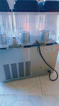 Distributeur de Boissons Réfrigéré - excellent état