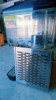 Distributeur de Boissons Réfrigéré - excellent état