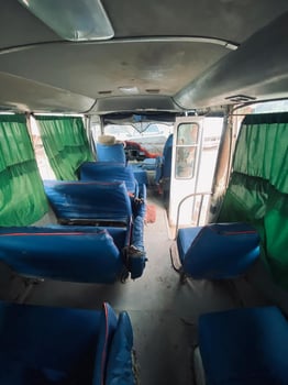 Bus Toyota Coaster 25 places, moteur d\'origine, excellent état