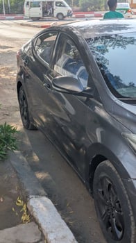 Hyundai Avante 2016 toutes options, boîte automatique, état impeccable