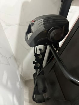 Tapis de course presque neuf pour sport à domicile