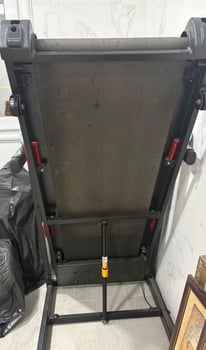 Tapis de course presque neuf pour sport à domicile