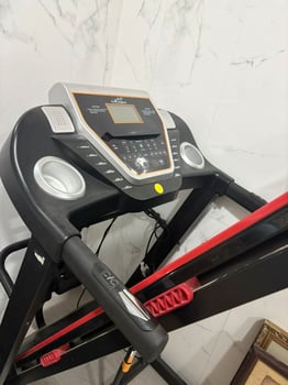 Tapis de course presque neuf pour sport à domicile