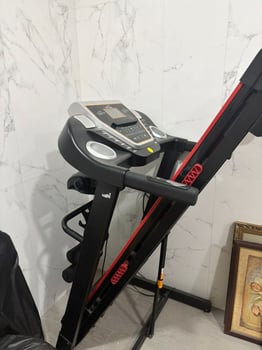 Tapis de course presque neuf pour sport à domicile