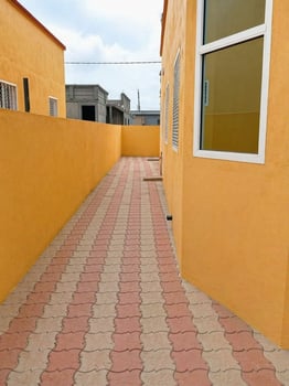 Belle villa neuve avec cour et sécurité à Nagad