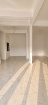 Locaux commerciaux et appartements F3 à louer (Q7 – Cité IF / Iyo Akiro)