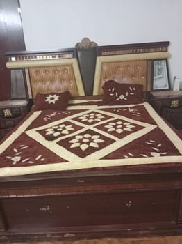 Ensemble meubles maison avec accessoires en bon état