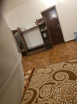 Ensemble meubles maison avec accessoires en bon état