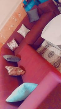 Salon complet confortable et moderne, comme neuf