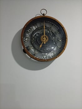 Jolie horloge 24cm de diamètre