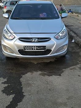 Hyundai Accent en excellent état, prix négociable