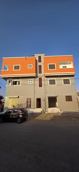 Locaux commerciaux et appartements F3 à louer (Q7 – Cité IF / Iyo Akiro)