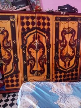 Chambre à coucher yemenite - Lit, buffet, armoire et tables