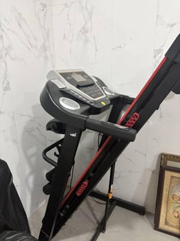 Tapis de course presque neuf pour sport à domicile