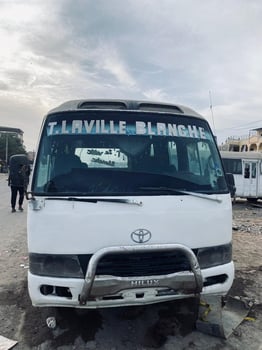 Bus Toyota Coaster 25 places, moteur d\'origine, excellent état