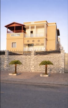 Duplex F5 à Haramous 1, climatisé, avec parking