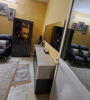 Salon complet et chambre à manger avec accessoires inclus