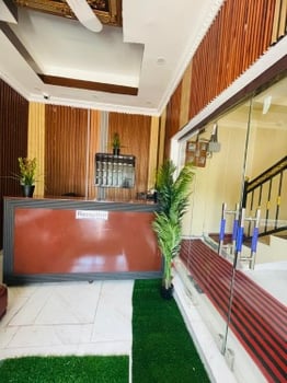 Chambre lit double avec salle de bain